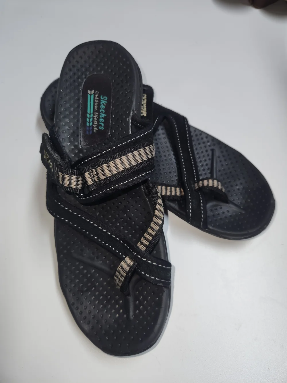 Skechers Women's Black Sandal with Tan Stripes Size 9